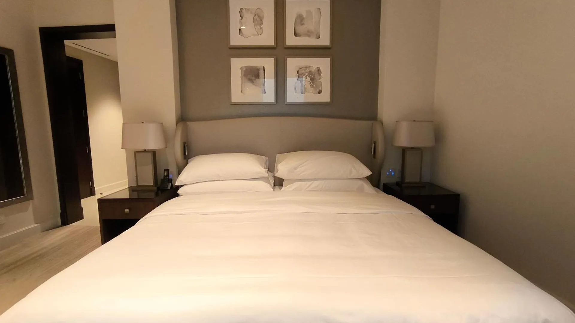 Апартаменты Luxurious 2-Bedroom Address Fountain Views Tower 2 Burj Khalifa View Дубай