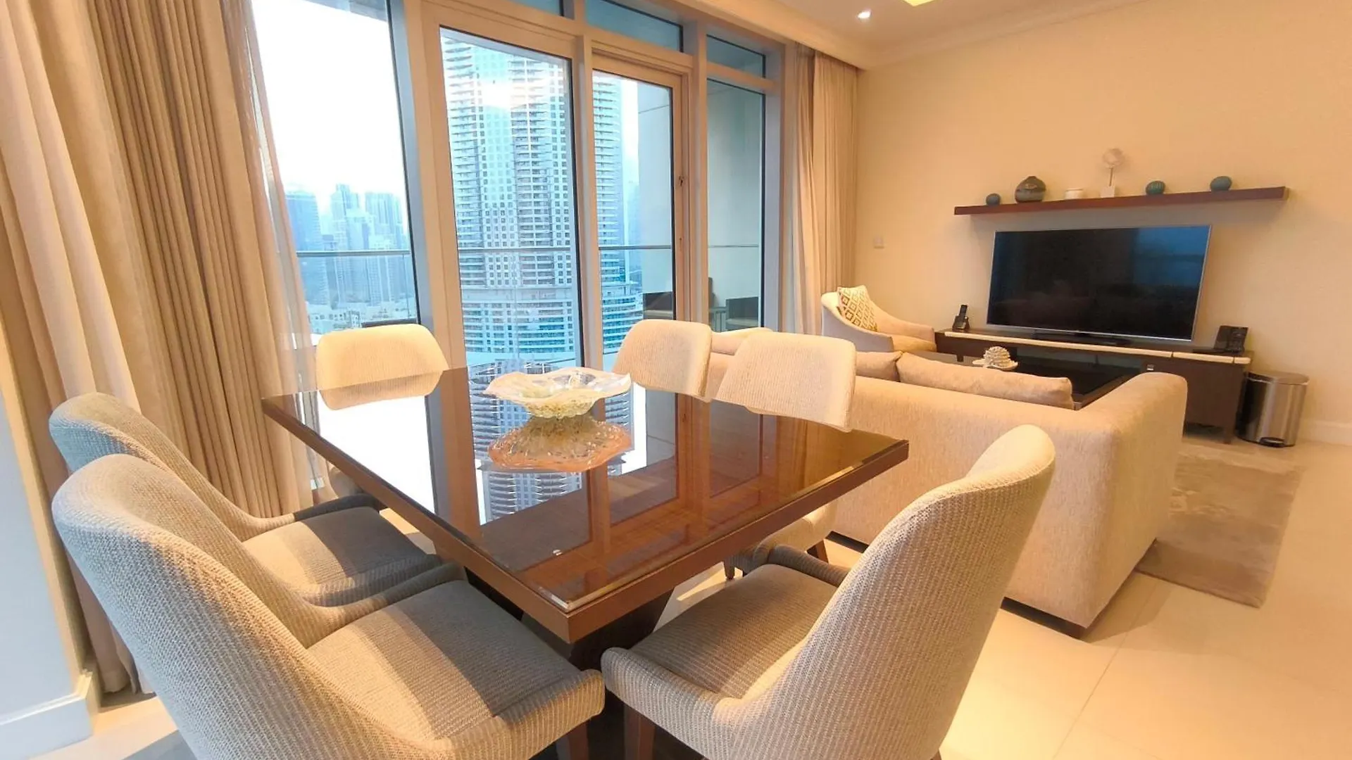 Апартаменты Luxurious 2-Bedroom Address Fountain Views Tower 2 Burj Khalifa View Дубай